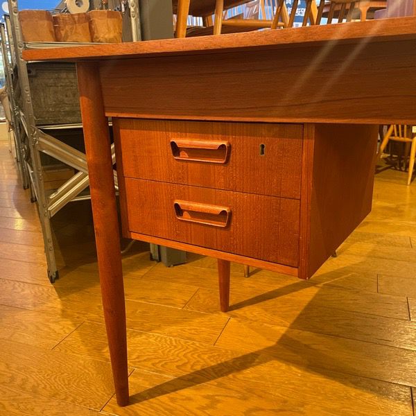 デンマーク製 ダニッシュ チーク デスク(伸長式） Danish Teak Desk