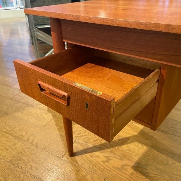 デンマーク製 ダニッシュ チーク デスク(伸長式） Danish Teak Desk