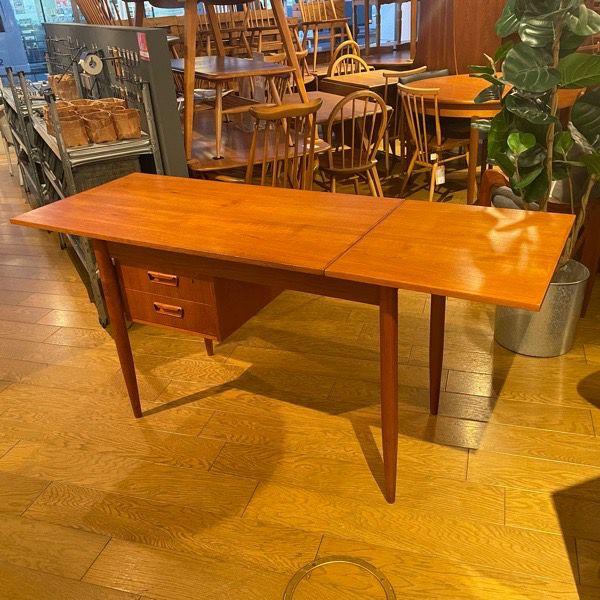 デンマーク製 ダニッシュ チーク デスク(伸長式） Danish Teak Desk