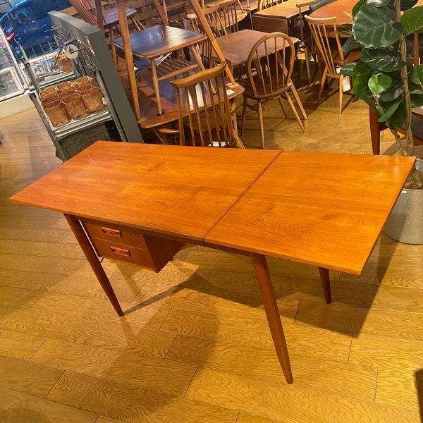 デンマーク製 ダニッシュ チーク デスク(伸長式） Danish Teak Desk