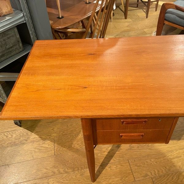 デンマーク製 ダニッシュ チーク デスク(伸長式） Danish Teak Desk